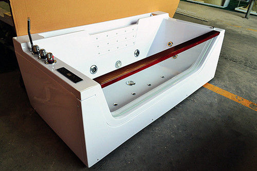 Bluetoothの改善の1つの人の水治療法の小型屋内温水浴槽の正方形 サプライヤー
